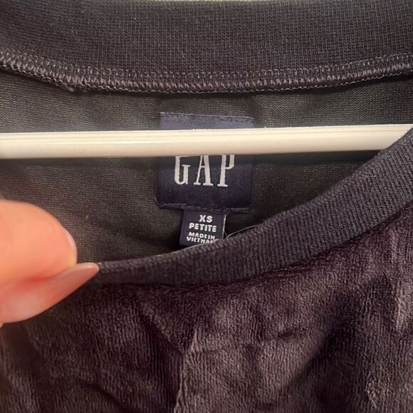 Gap Women's Velvet Velour Short Sleeve Crew Neck Top - Picture 2 of 5